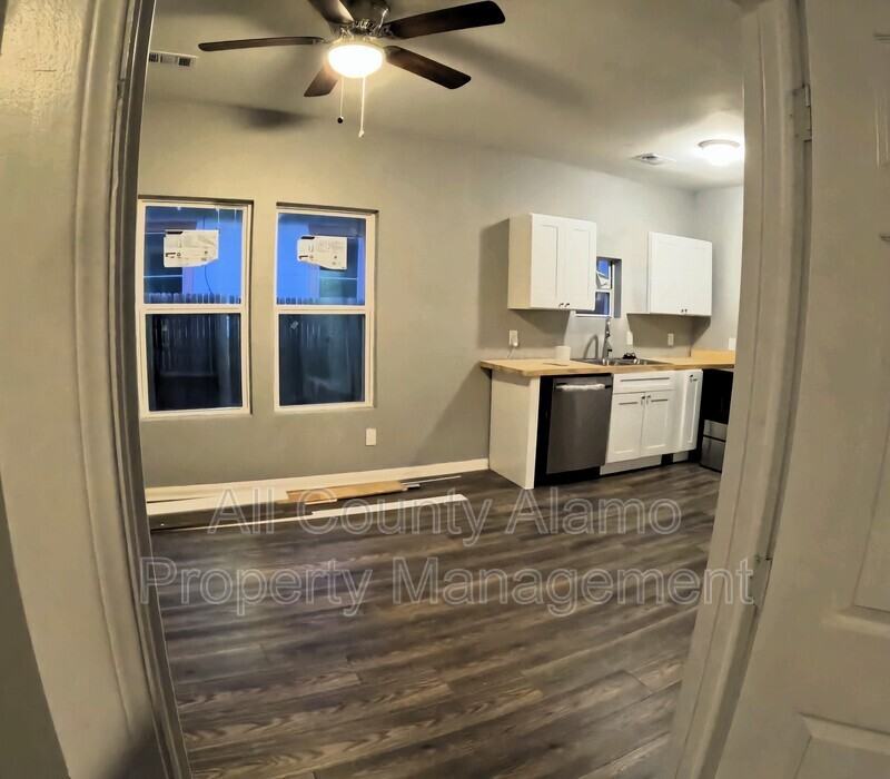 510 Roseborough St - Photo 4 of 11