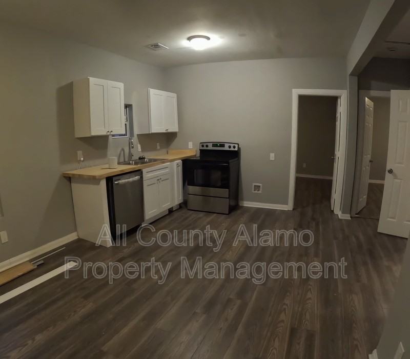 510 Roseborough St - Photo 5 of 11