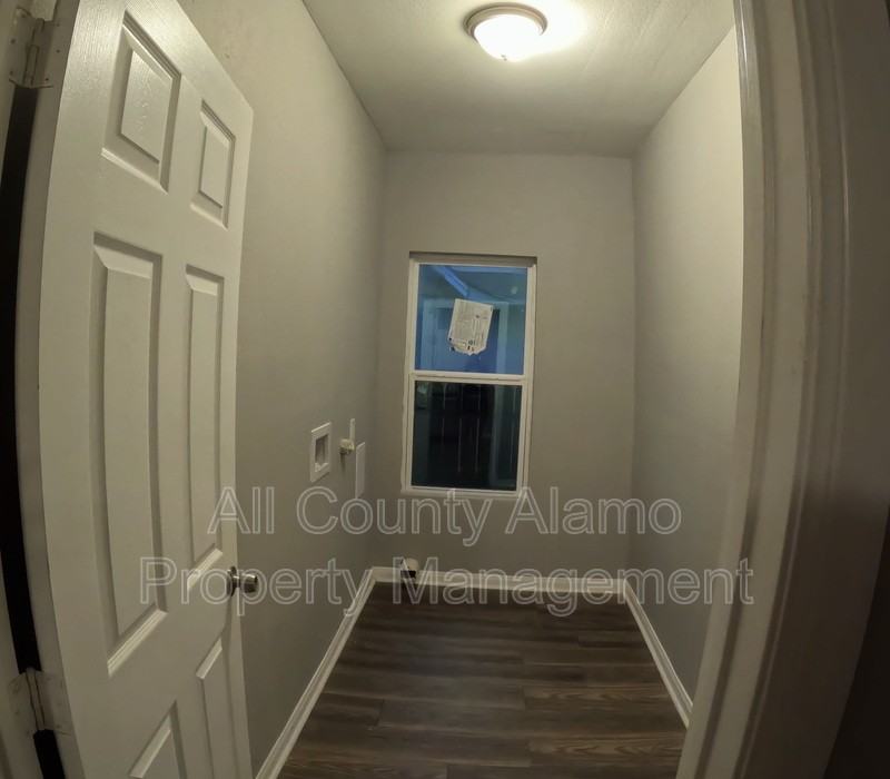 510 Roseborough St - Photo 6 of 11