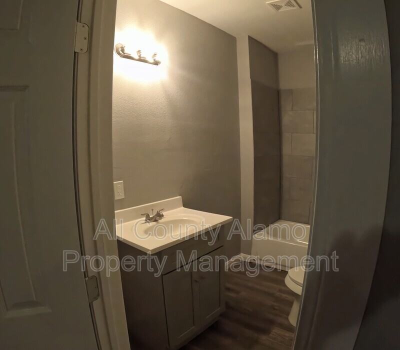510 Roseborough St - Photo 7 of 11