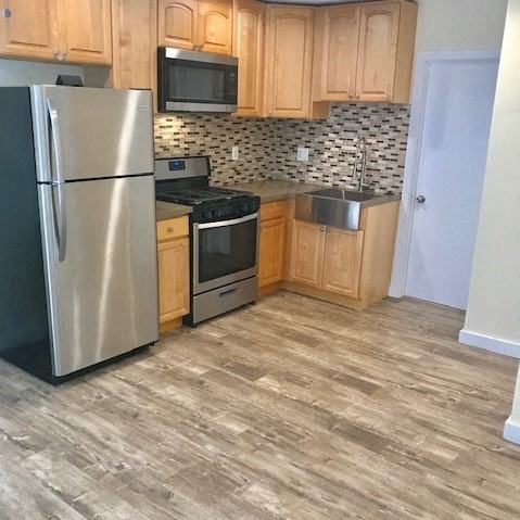 1103 W 64th St Los Angeles, CA 90044 - Photo 2 of 8