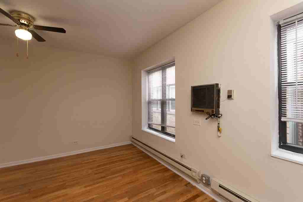 821 West Cornelia Avenue #317 - Photo 5 of 15