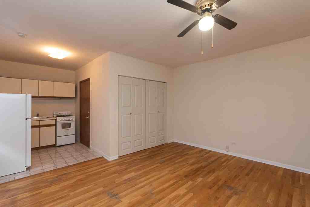 821 West Cornelia Avenue #317 - Photo 7 of 15