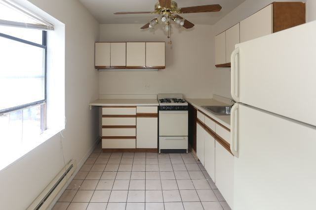 819 W Cornelia Ave #110 - Photo 2 of 17