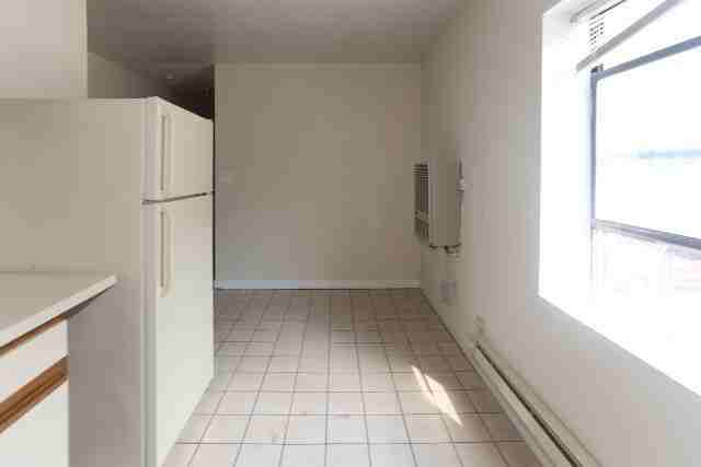 819 W Cornelia Ave #110 - Photo 5 of 17