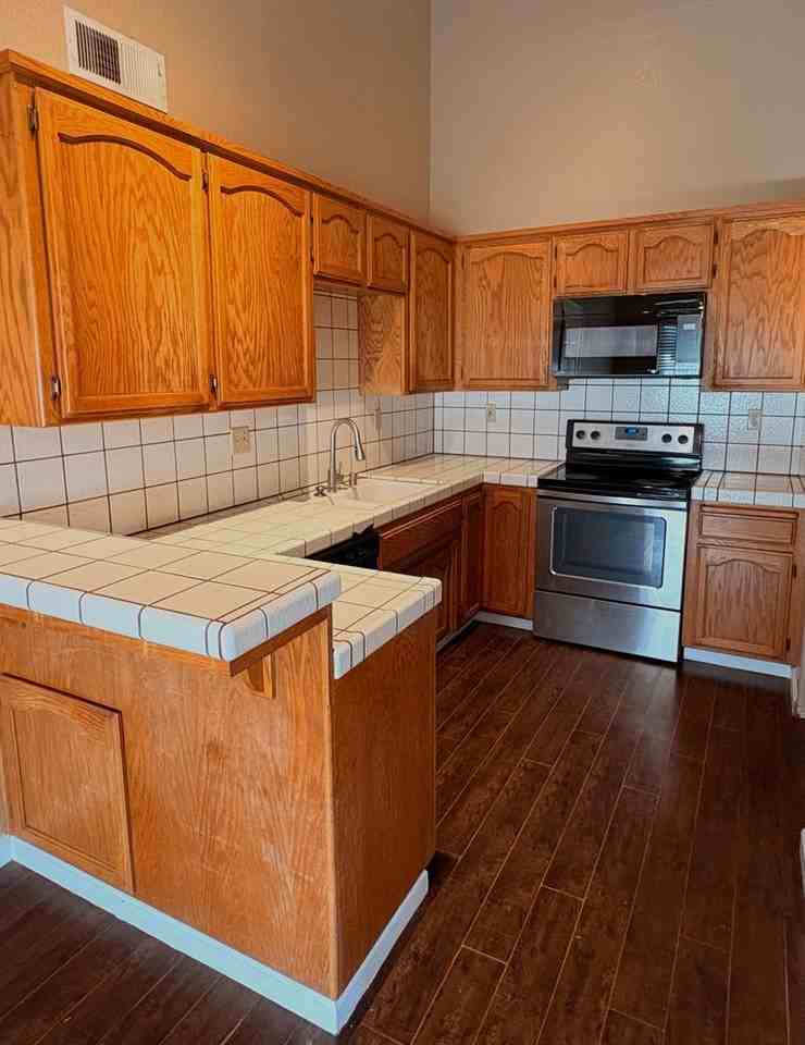 412 Chaffee Ln - Photo 4 of 13