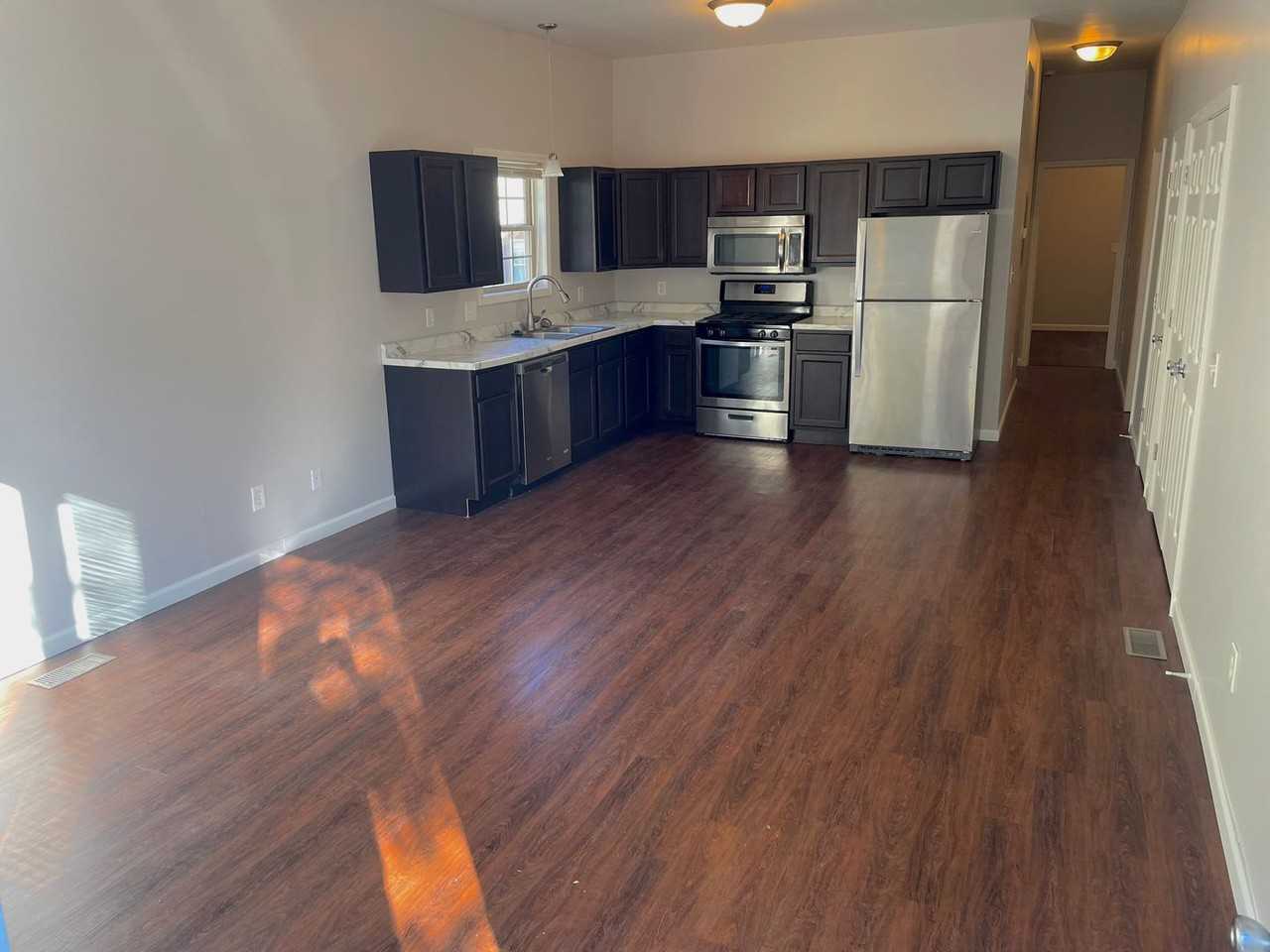 1416 Grove St - Photo 2 of 11