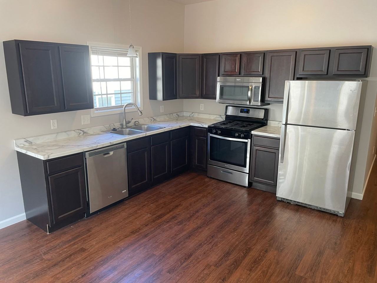 1416 Grove St - Photo 3 of 11