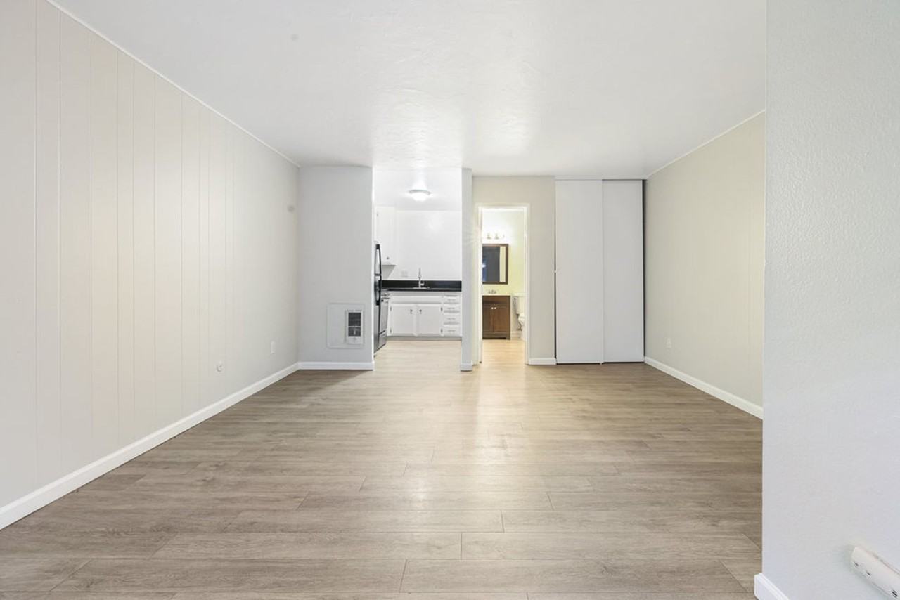 2525 Broadway - Photo 2 of 16