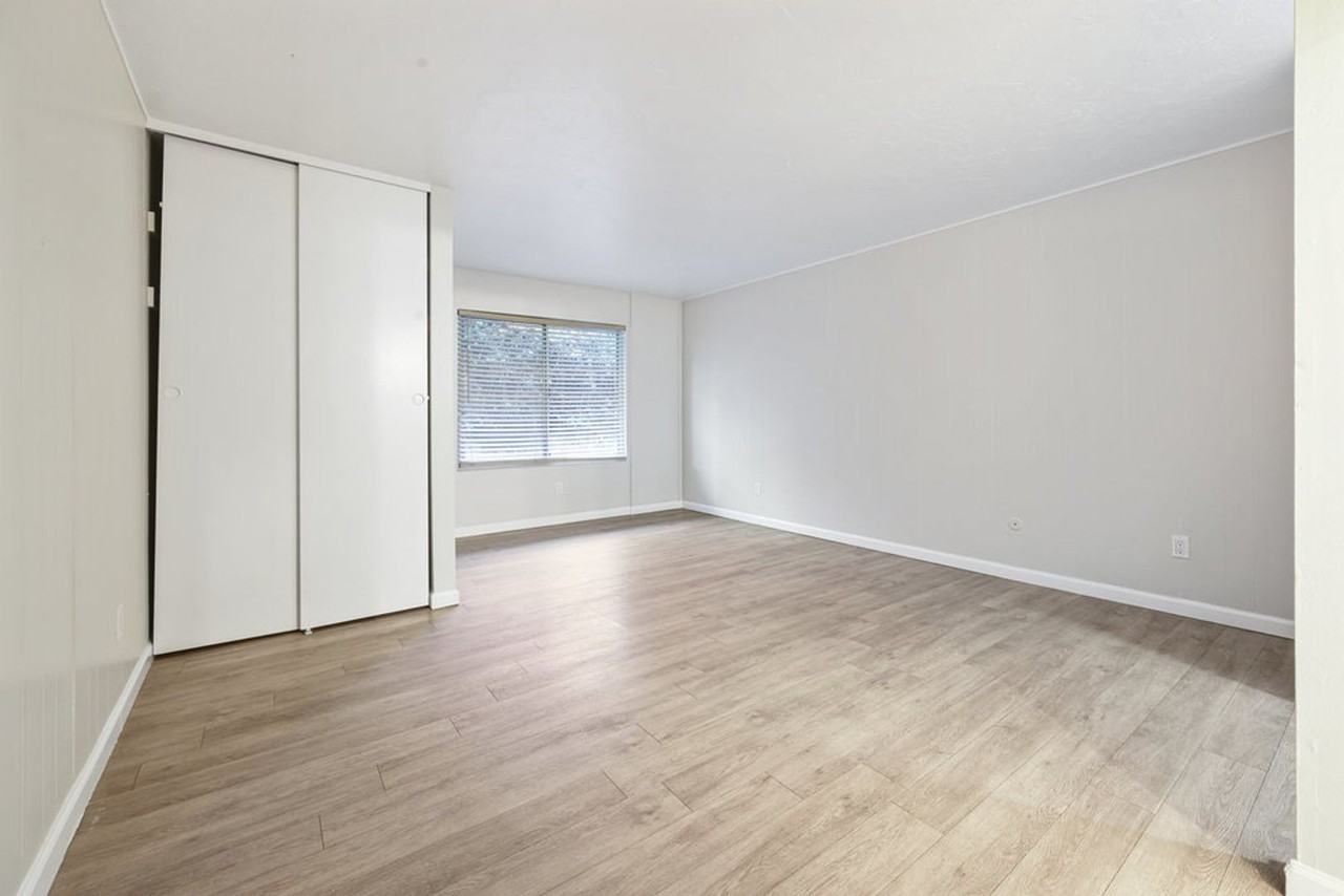 2525 Broadway - Photo 5 of 16