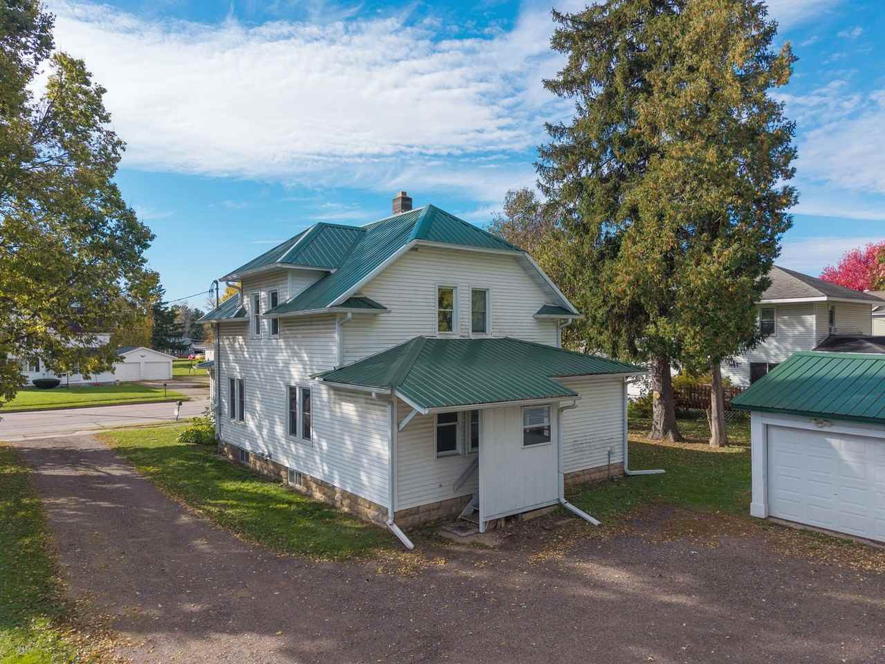 568 W Main St - Photo 3 of 23