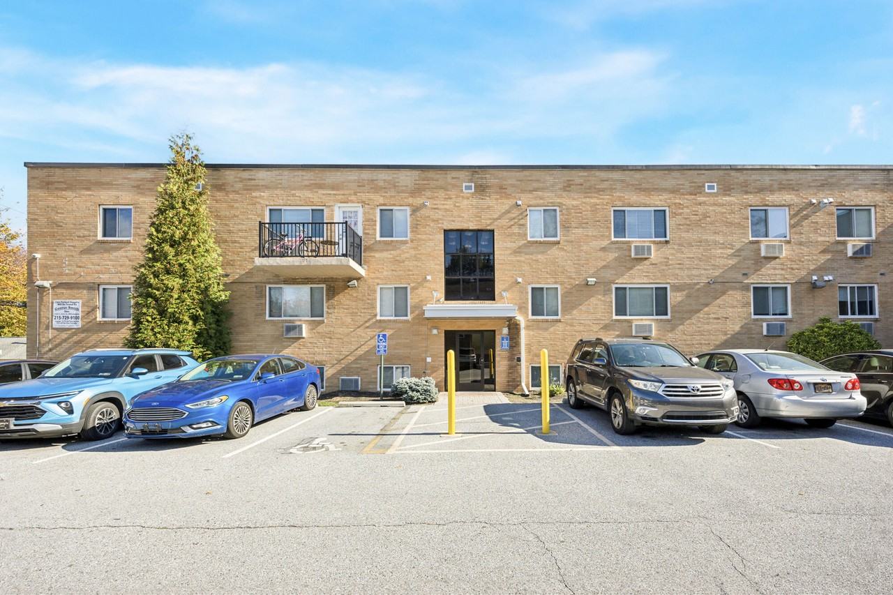 Leverington Court Apartments - Photo 3 of 11