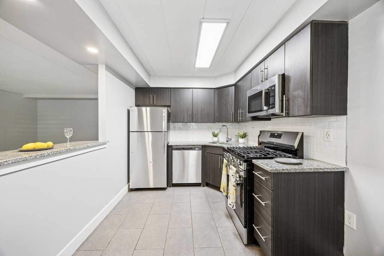 Leverington Court Apartments - Photo 5 of 11