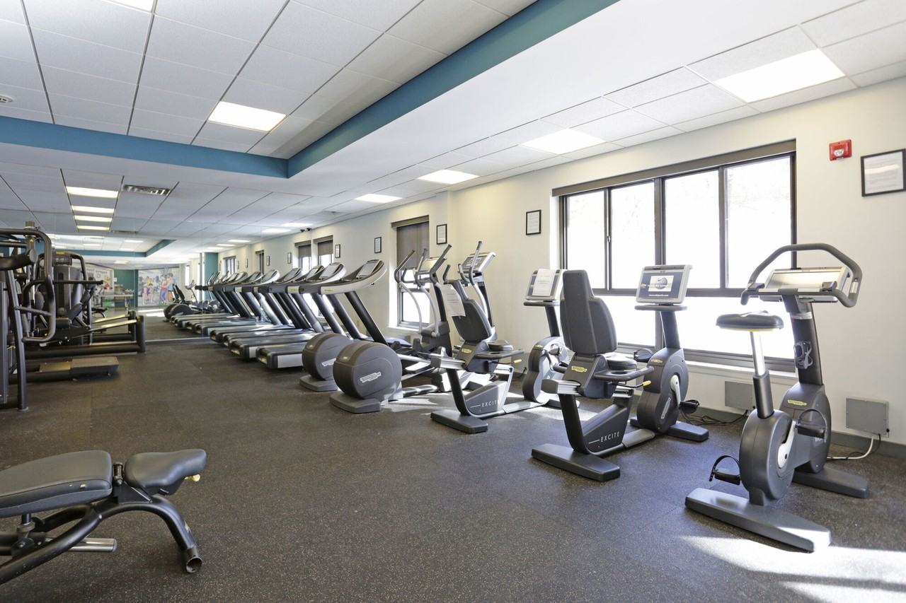 Regency Towers Apartments - Photo 2 of 40