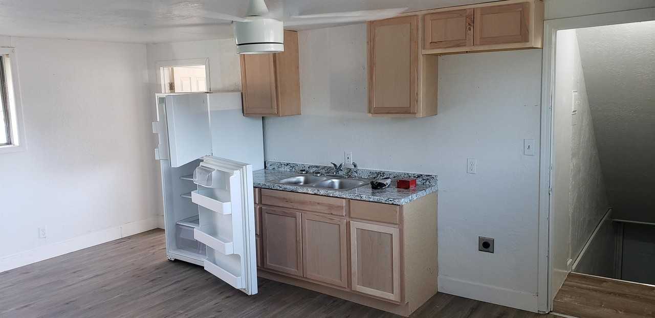 ID - 1020 S Broadway Street - LB - Photo 3 of 18