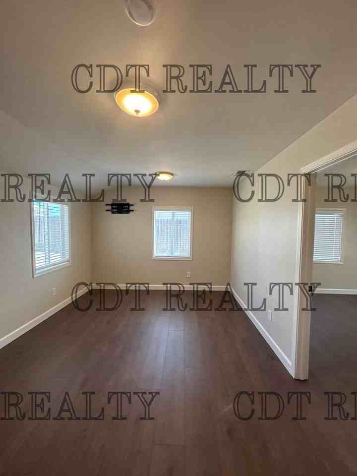 1749p - Photo 2 of 24