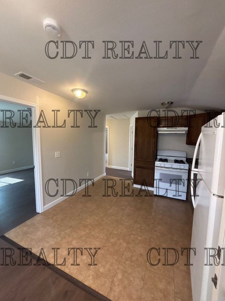 1749p - Photo 4 of 24