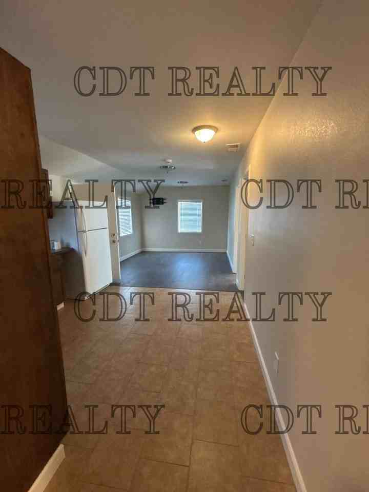 1749p - Photo 5 of 24