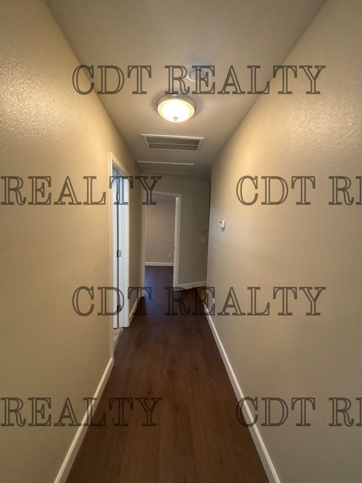 1749p - Photo 6 of 24