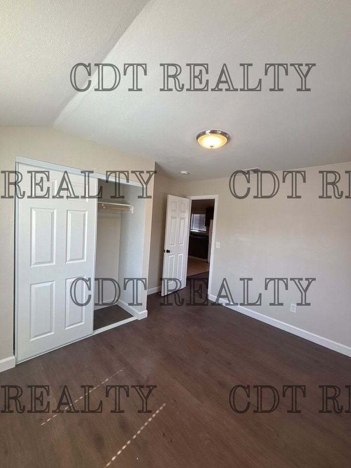 1749p - Photo 7 of 24