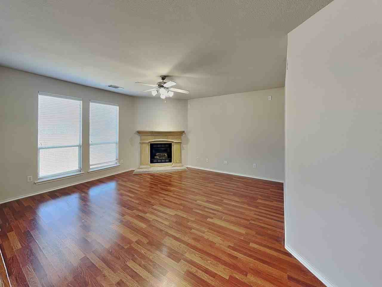 5800 Pearl Oyster Ln - Photo 4 of 20