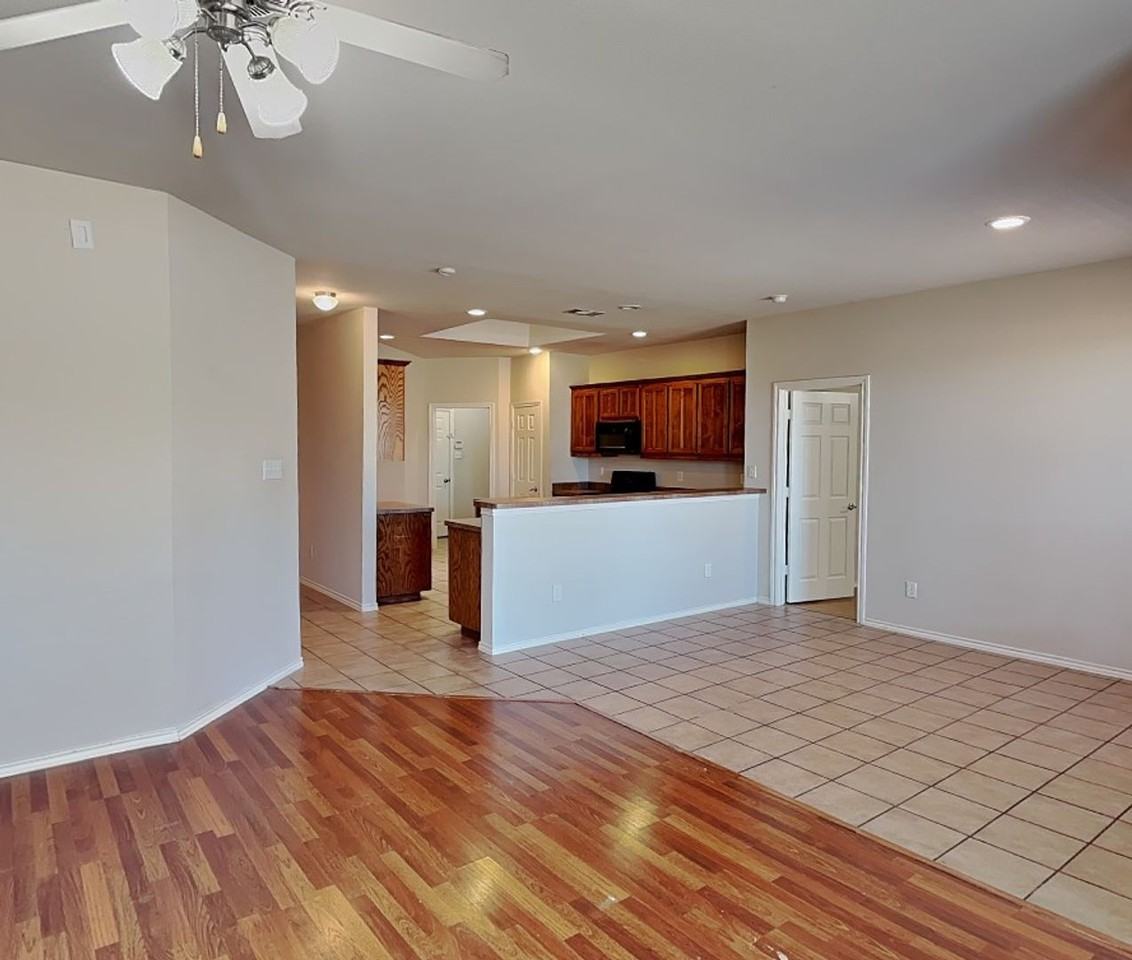 5800 Pearl Oyster Ln - Photo 5 of 20