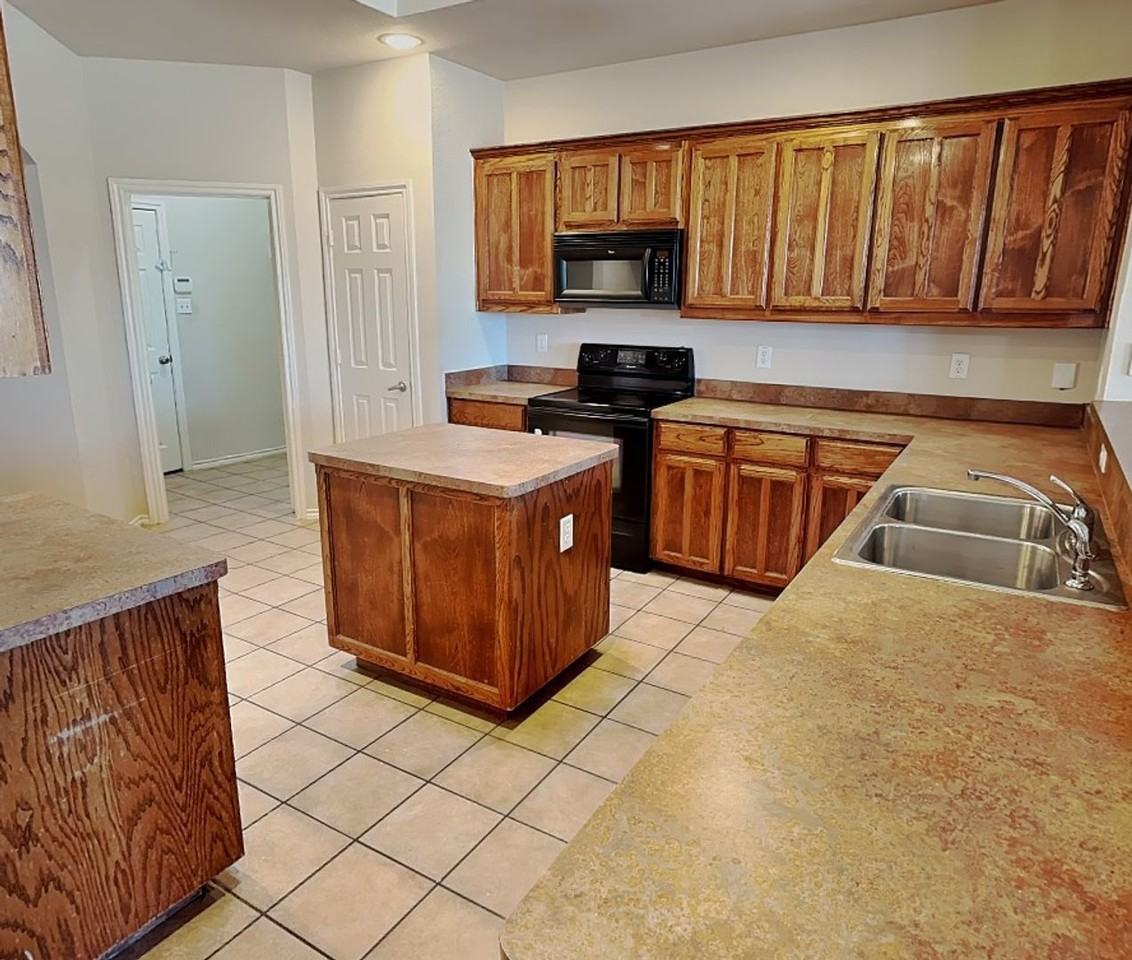 5800 Pearl Oyster Ln - Photo 6 of 20