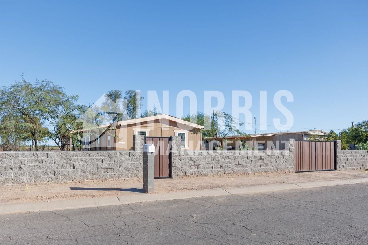 18320 W Carol Ave - Photo 4 of 39