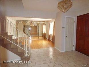 17 Quincy Ln - Photo 2 of 19