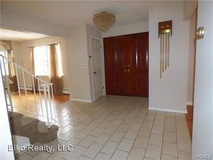 17 Quincy Ln - Photo 3 of 19