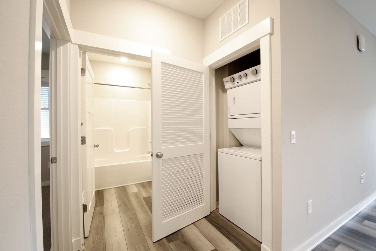 Somerset Apartments - Photo 7 of 25