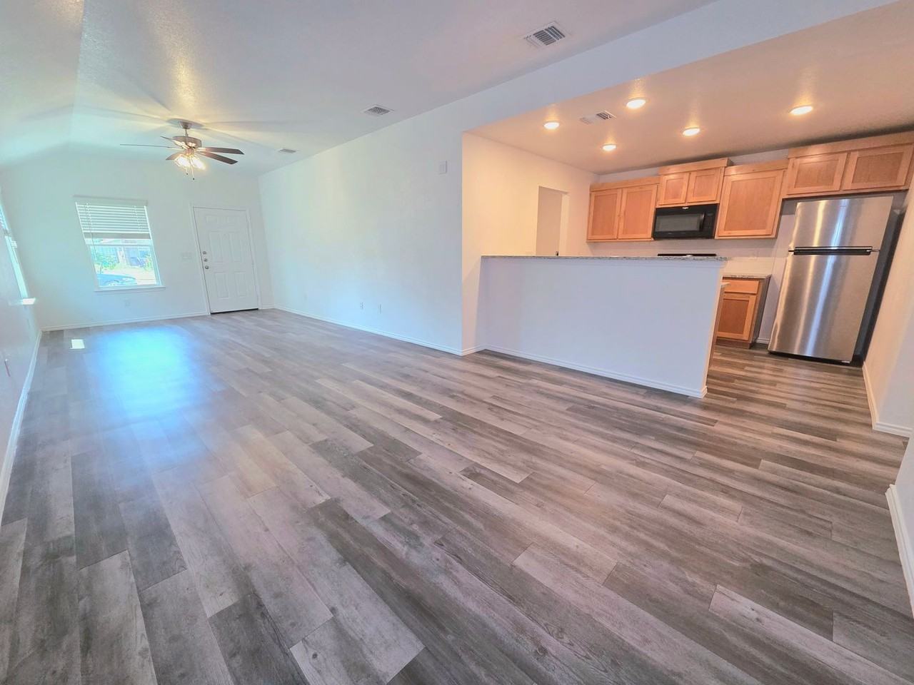 3208 Stonewall Dr #B - Photo 2 of 17