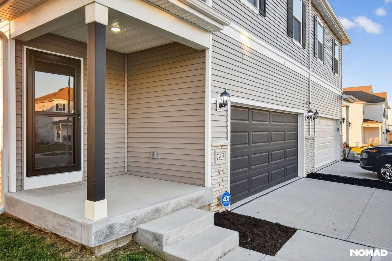 7908 North 169th Street - Photo 3 of 33