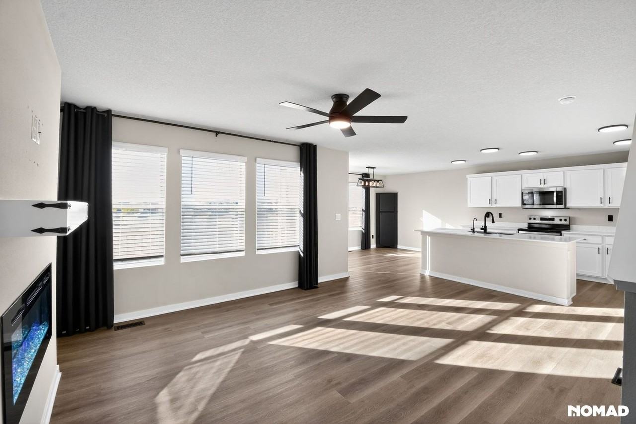 7908 North 169th Street - Photo 4 of 33