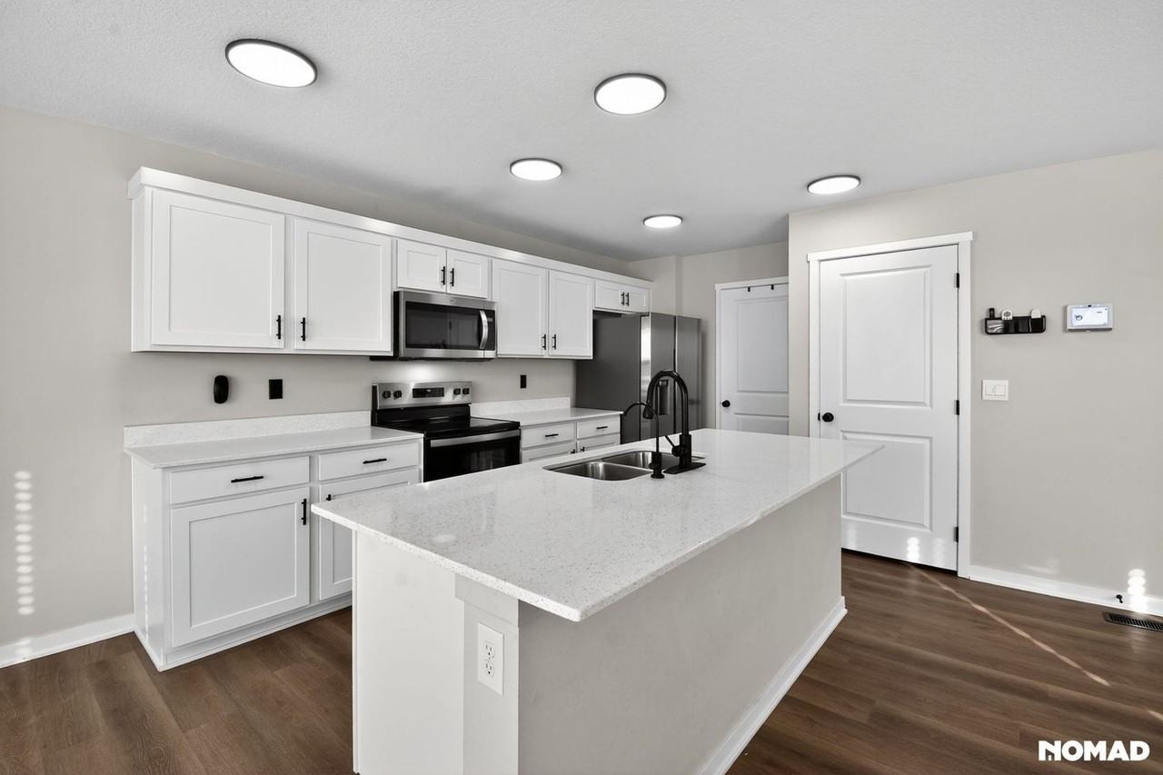 7908 North 169th Street - Photo 6 of 33