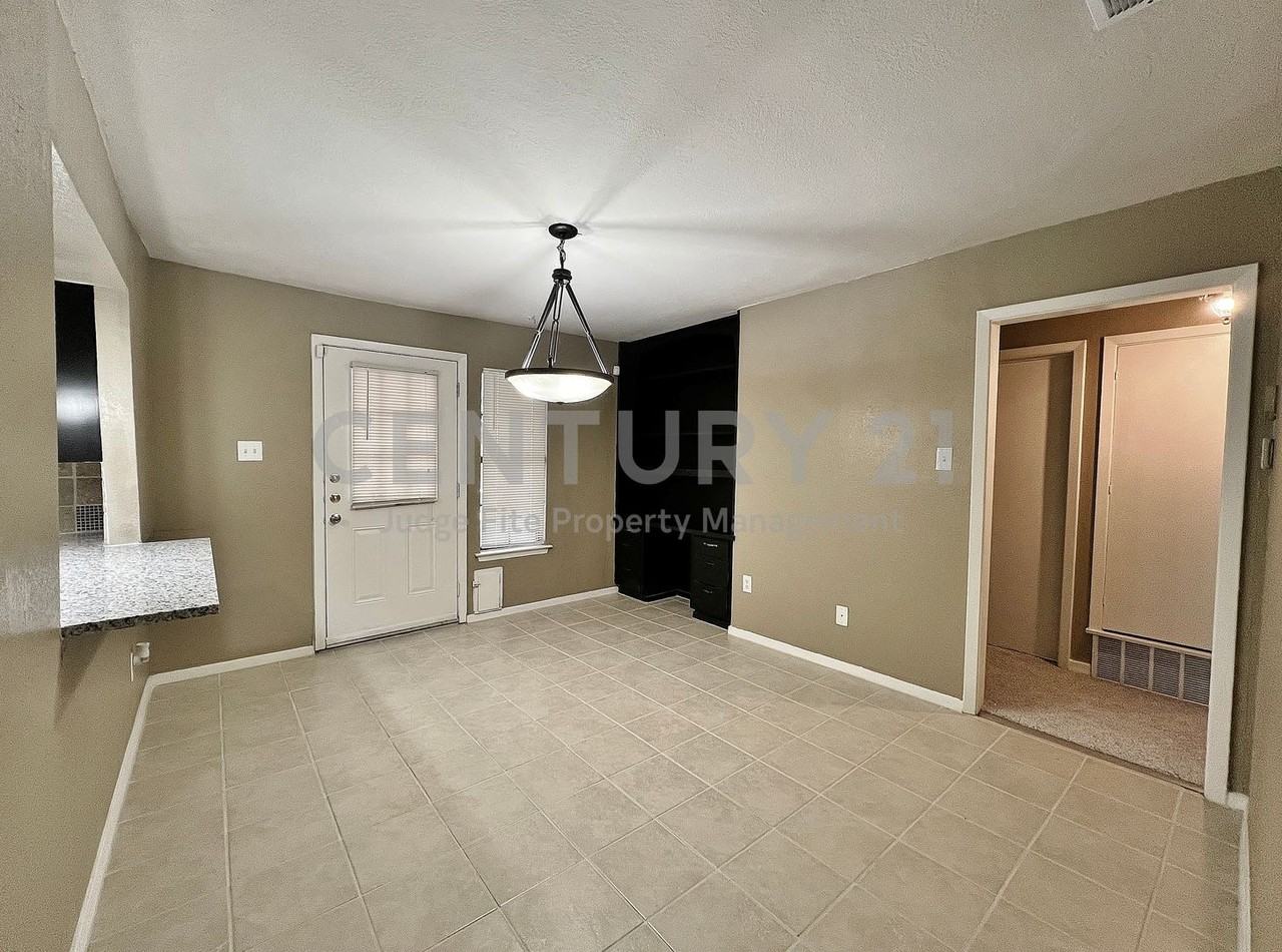 1905 Dorothy Dr - Photo 3 of 14