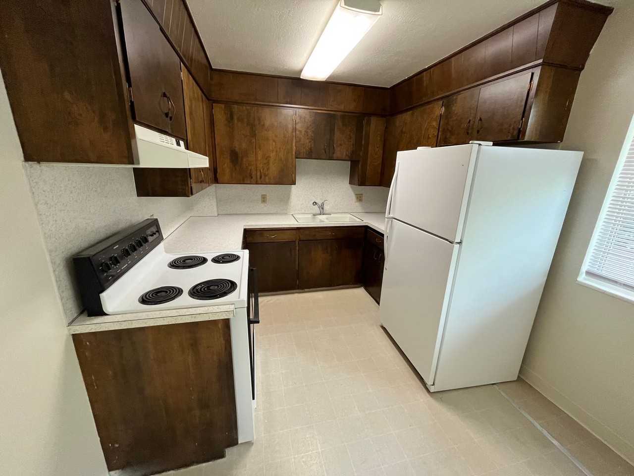 176 E 900 S - Photo 4 of 10