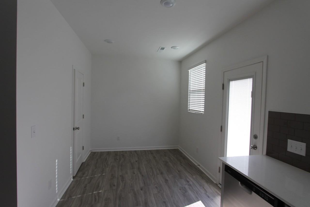 130 S Dorsett St - Photo 2 of 16