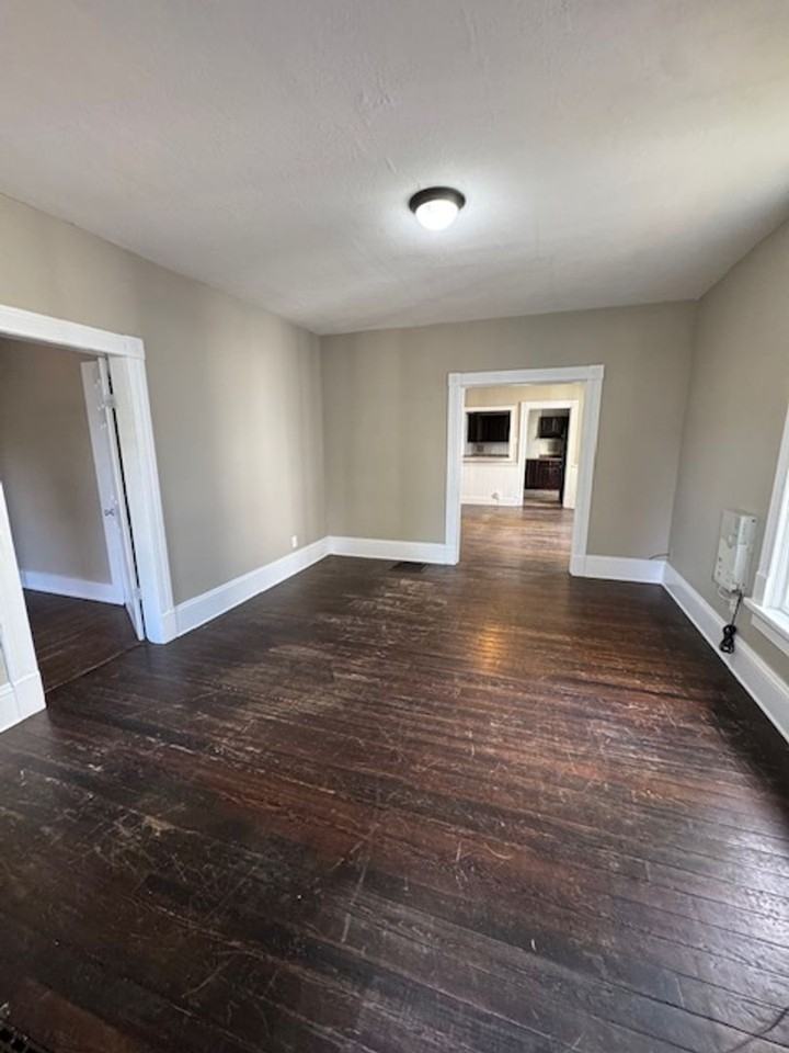 826 Lake Avenue - Photo 3 of 11