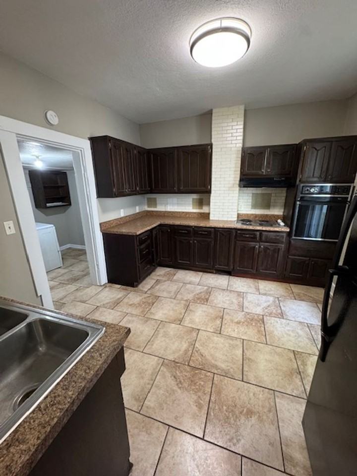 826 Lake Avenue - Photo 4 of 11