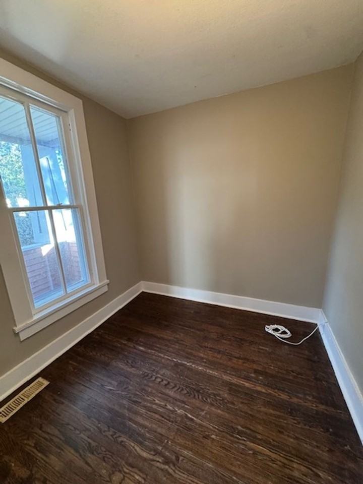 826 Lake Avenue - Photo 6 of 11