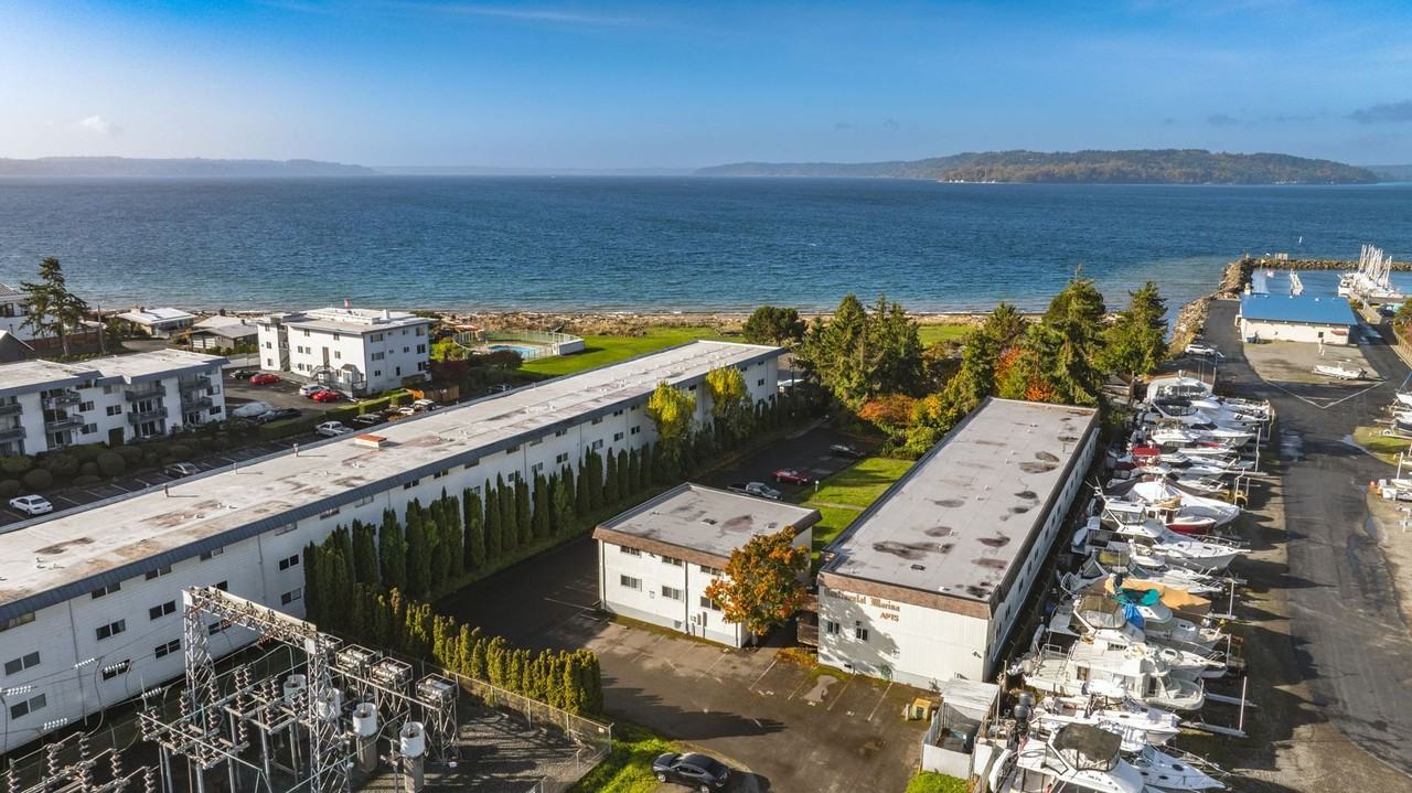 Live by the Des Moines Marina — Walk to Restaurants, Shops & the Farmers Market! 1 bedroom Unit - Photo 2 of 25