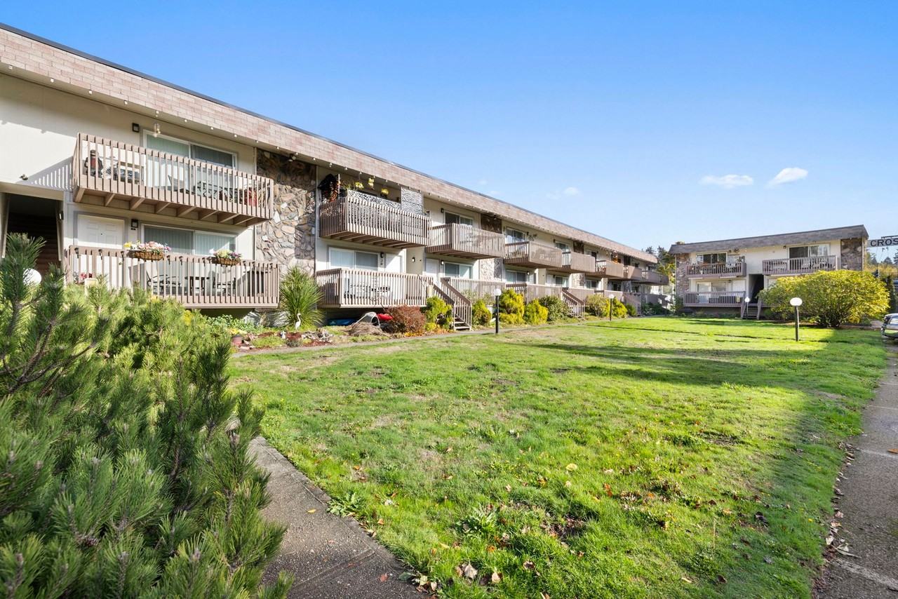 Live by the Des Moines Marina — Walk to Restaurants, Shops & the Farmers Market! 1 bedroom Unit - Photo 4 of 25