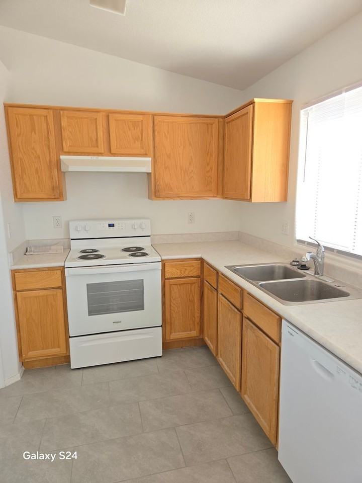 640 Foothill Drive - Photo 7 of 19