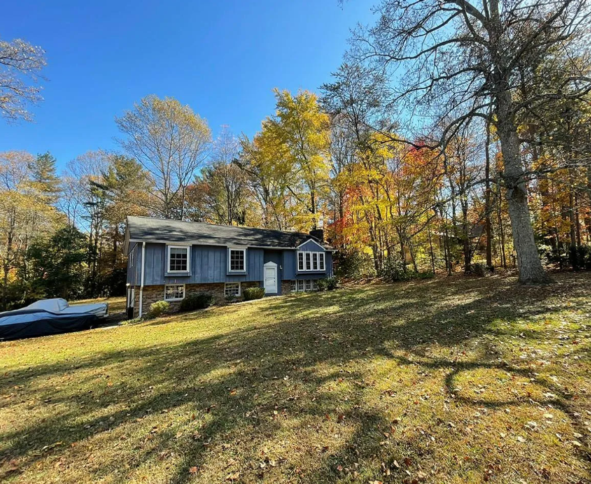 161 Foxhall Rd - Photo 3 of 21