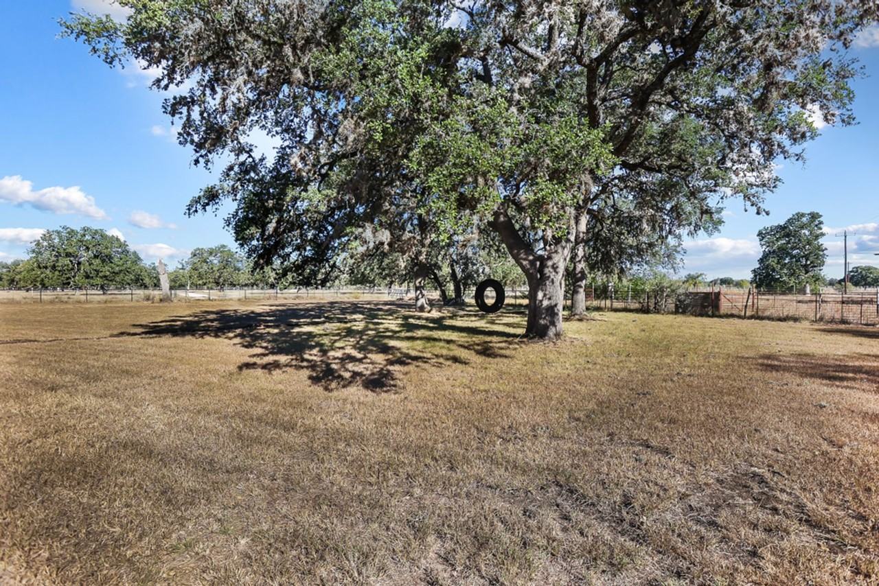 933 Last Gap Ln - Photo 3 of 33
