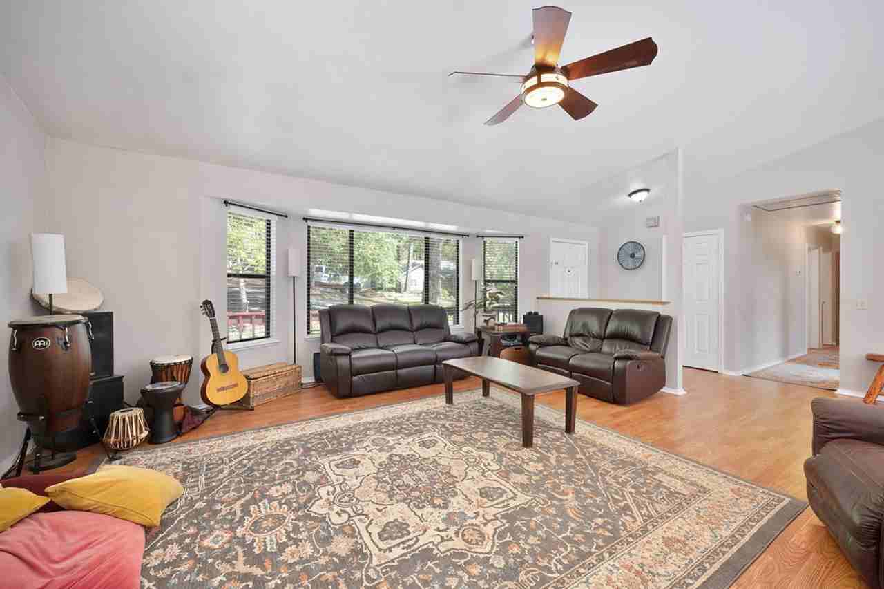 6127 Silverleaf Drive - Photo 4 of 15