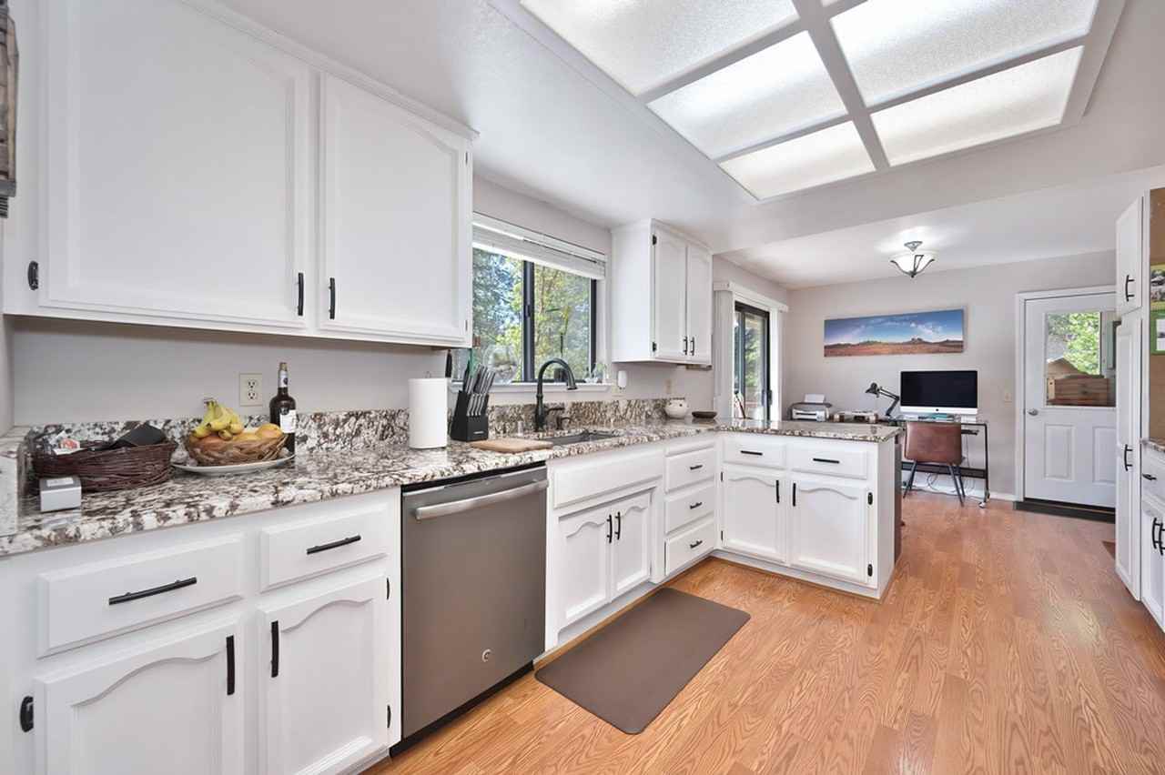 6127 Silverleaf Drive - Photo 5 of 15