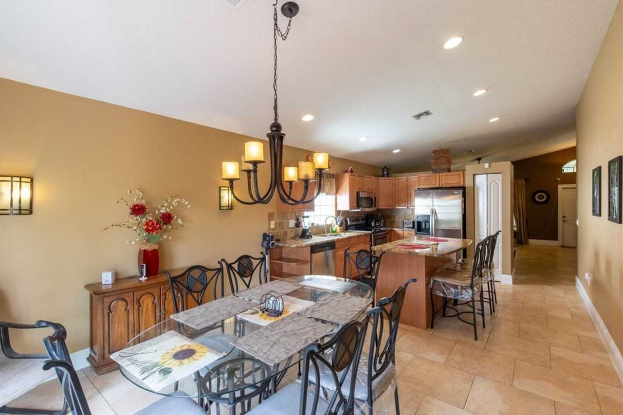 10746 Oak Bend Way - Photo 3 of 20