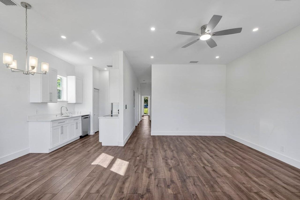 1573 W 16th St - Photo 4 of 21